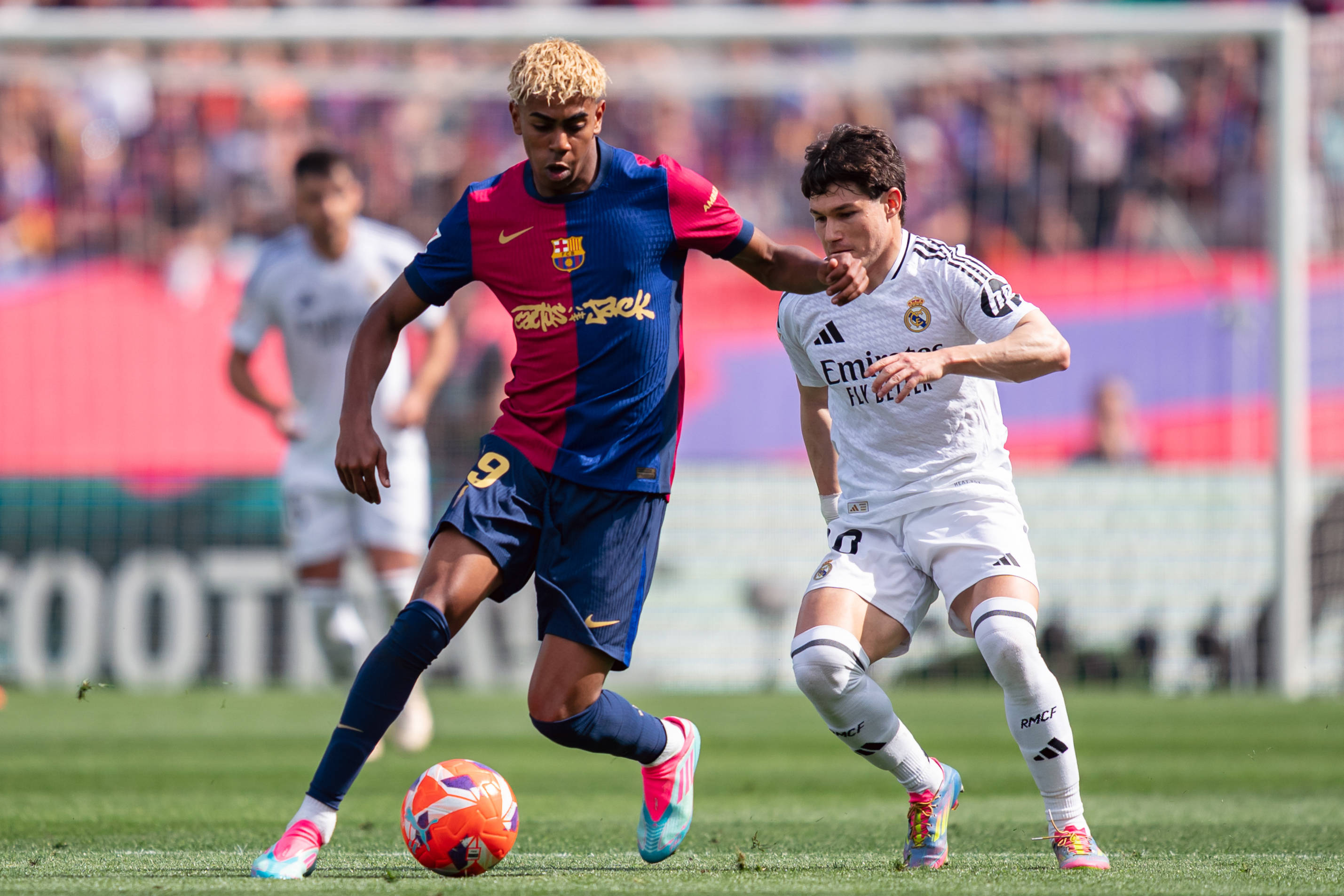 西甲窗口期走向成谜，马德里竞技豪取连胜，引发热议，控场能力受关注(西甲马竞皇马视频回放)