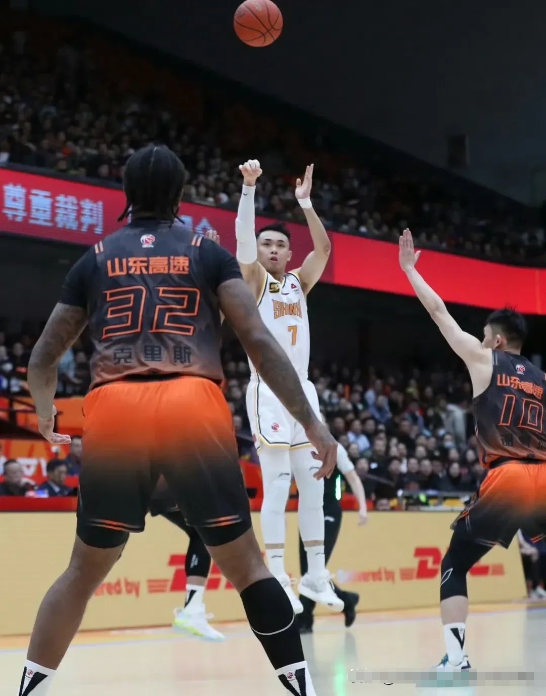 友博体育平台 -包含广东宏远发布备战花絮;今晨远射贴柱;NBA季后赛任务艰巨;球队文化再被提及的词条