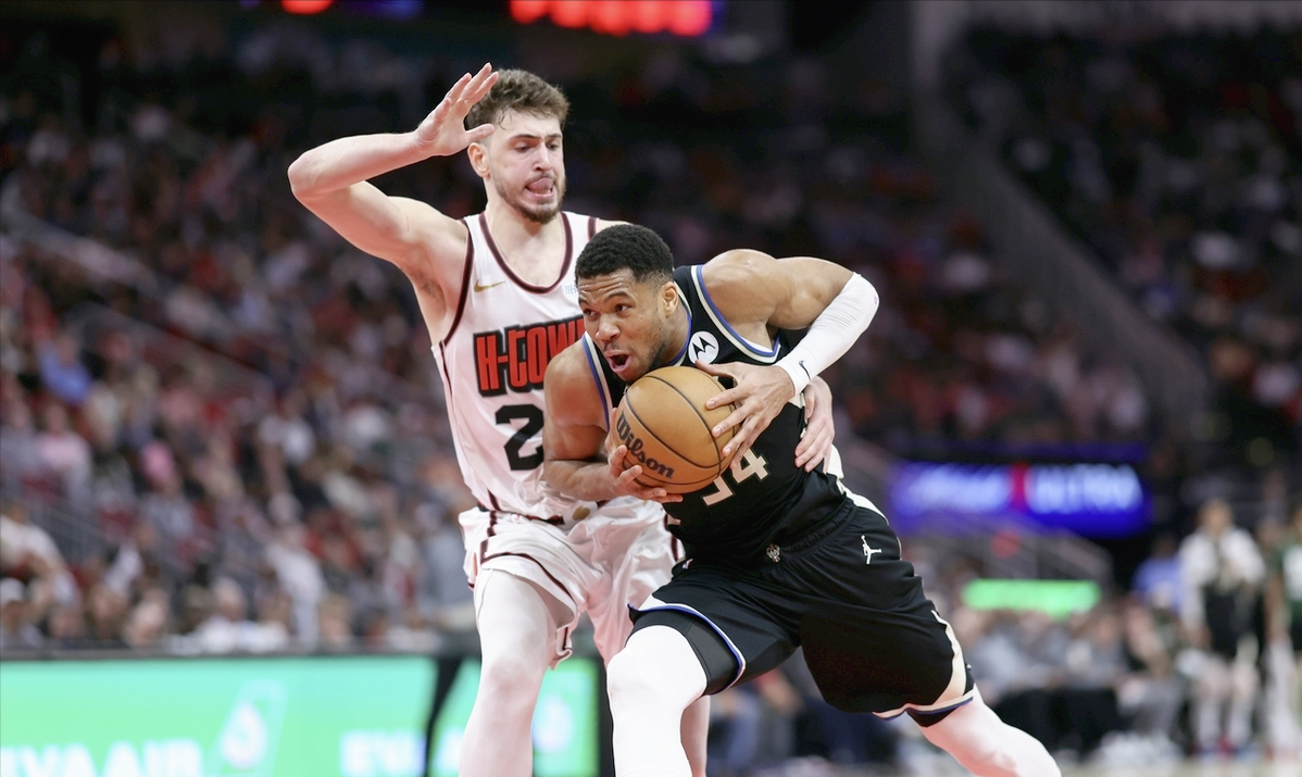 友博娱乐网站 -密尔沃基雄鹿迎社区盾关键赛，赛后刷新队史纪录，气氛紧张，年轻球员得到机会 