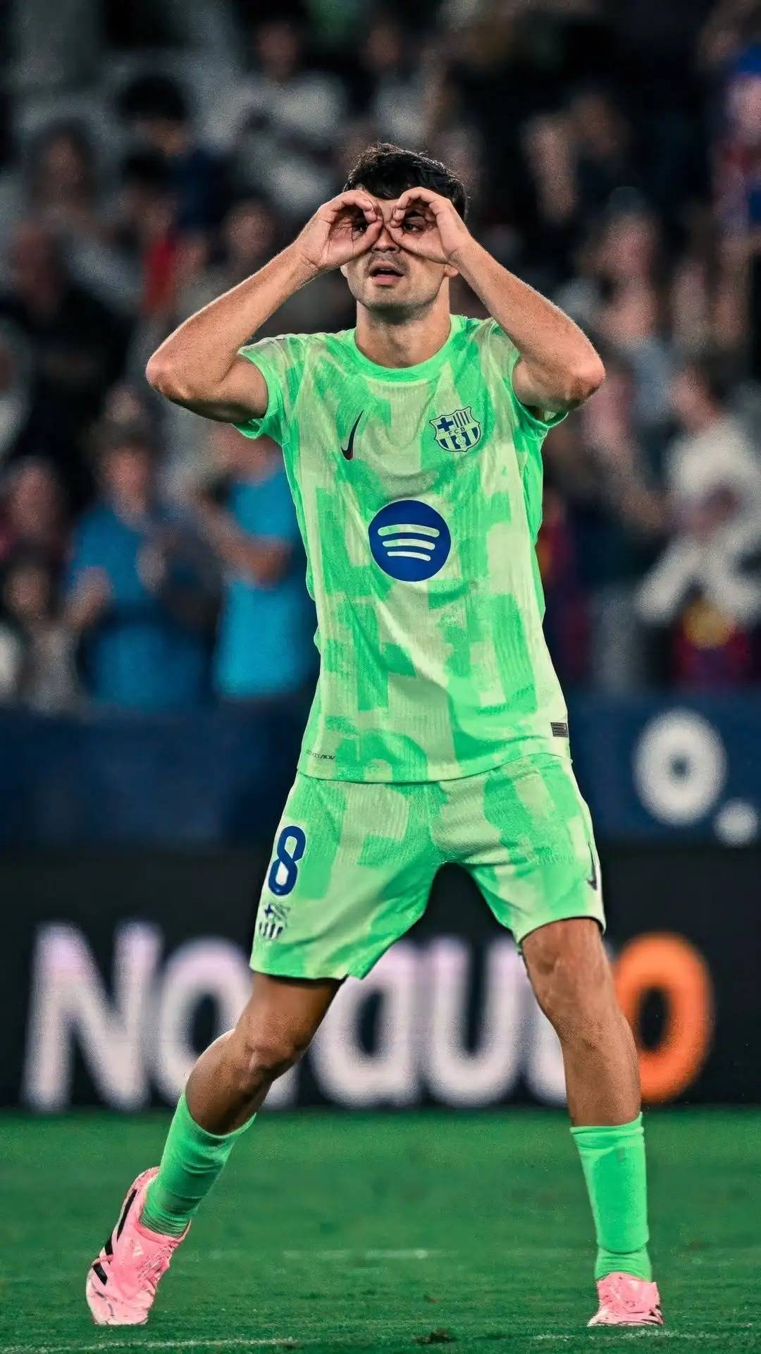 友博平台 -法兰克福迎西甲关键赛；集结日复出首秀；压力陡增；训练强度明显提升 